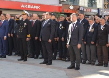 Sultanbeyli’de 29 Ekim Kutlamaları Çelenk Sunma Töreniyle Başladı