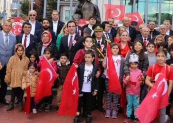 Sancaktepe’de 29 Ekim Dolayısıyla Çelenk Sunma Töreniyle Başladı