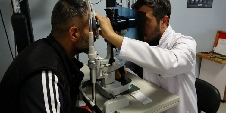 Güneş tutulmasını izleyenler hastanelik oldu!