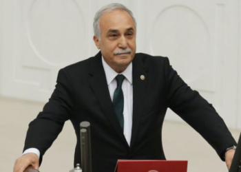 Ak Parti’de istifa depremi!