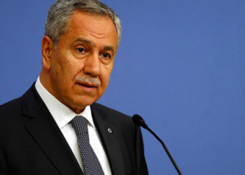 Ak Parti’de istifa depremi: Bülent Arınç’tan isimden istifa açıklaması…