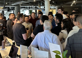 Elon Musk’ın ilk işi üst düzey yöneticileri kovdu!