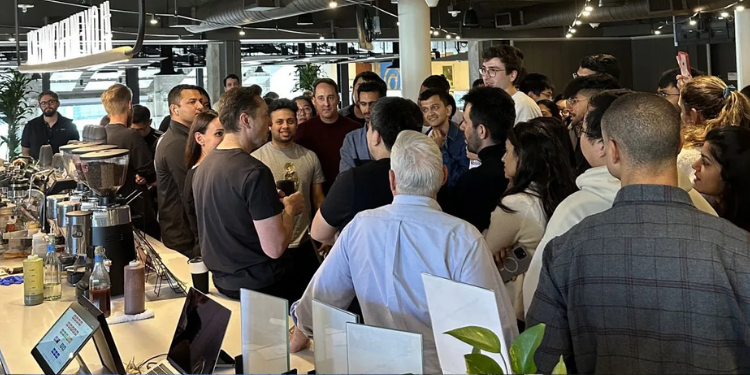 Elon Musk’ın ilk işi üst düzey yöneticileri kovdu!