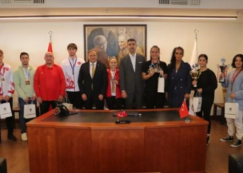 Şampiyonlardan Başkan Yüksel’e ziyaret