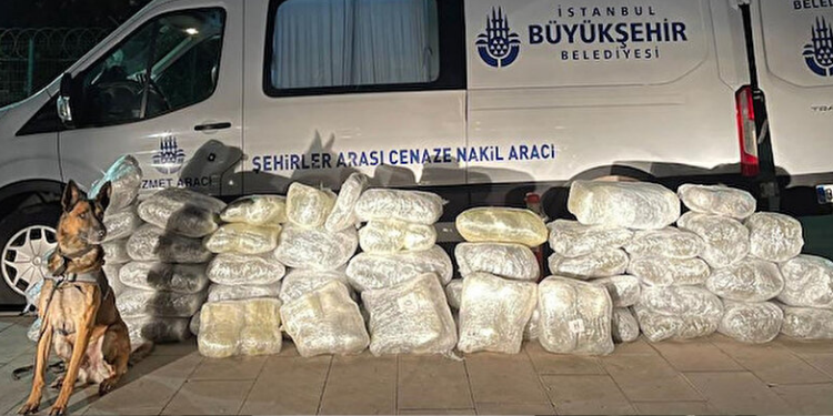 İBB’nin cenaze aracından skandal görüntüler!