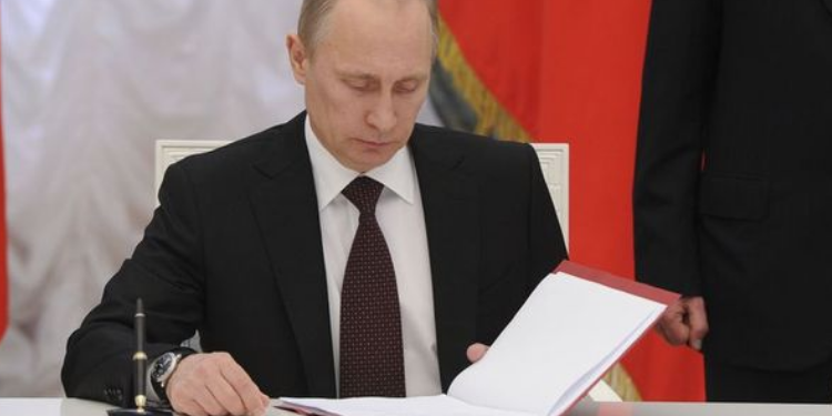 Putin 4 bölgenin ilhak yasasını imzaladı