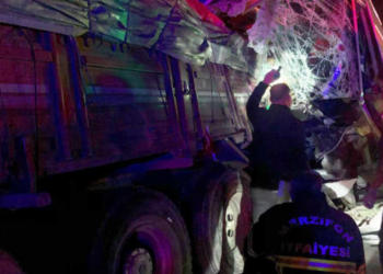 Amasya’da yolcu otobüsü TIR’a çarptı: 2 ölü, 20 yaralı!