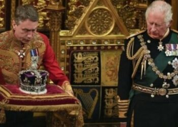 K﻿ral 3. Charles’ın tacını resmi törenle takacak