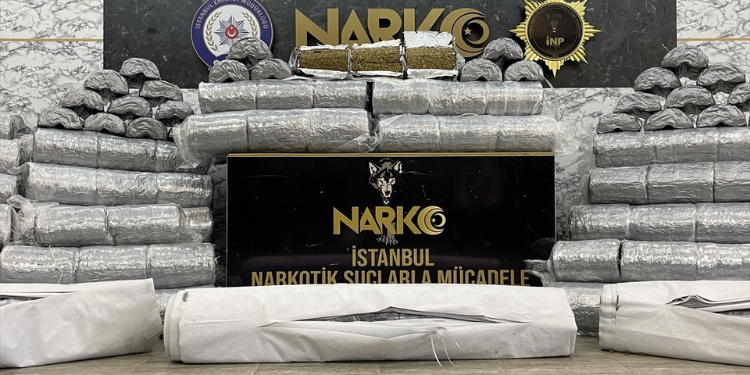 İstanbul’da 1 ton 580 kiloluk uyuşturucu yakalandı