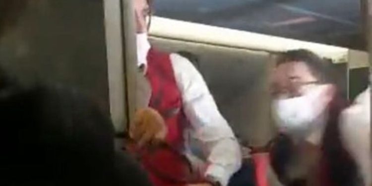 THY uçağında yolcu, kabin memurunun parmağını ısırdı