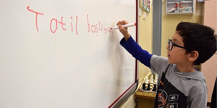 Okullarda son ders zili bugün çalacak!