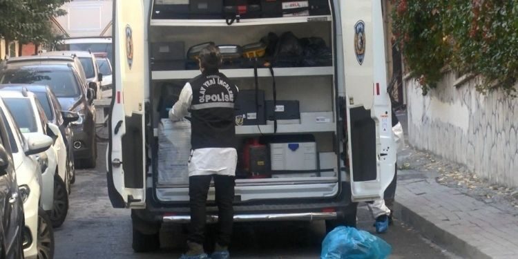 Bağcılar koca dehşeti: Uyuyan eşini silahla başından vurdu!