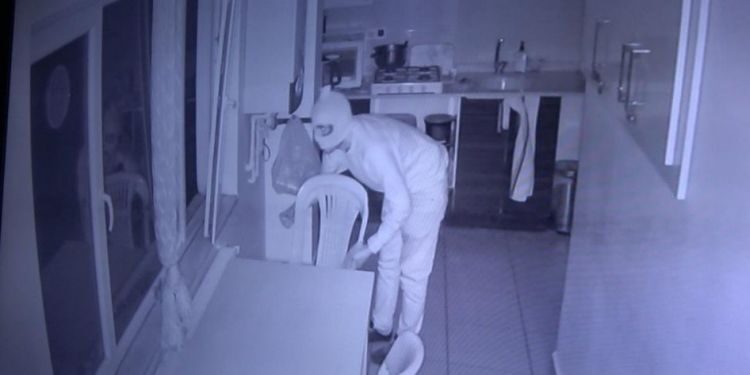 Adeta film sahnesi gibi: Hırsız girdiği dükkanda hiç iz bırakmadı!