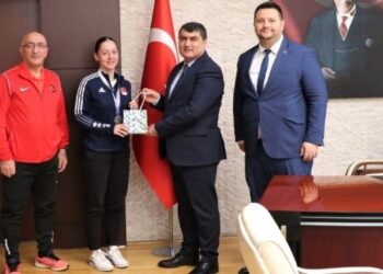 Kaymakam Şahin’den Genç Sporculara Destek