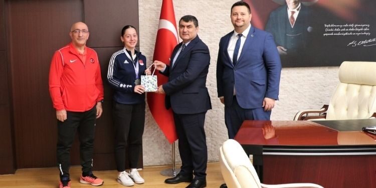 Kaymakam Şahin’den Genç Sporculara Destek
