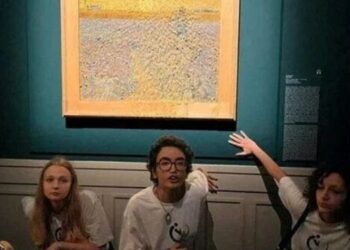 İklim aktivistlerinden sanat eserlerine çirkin saldırı