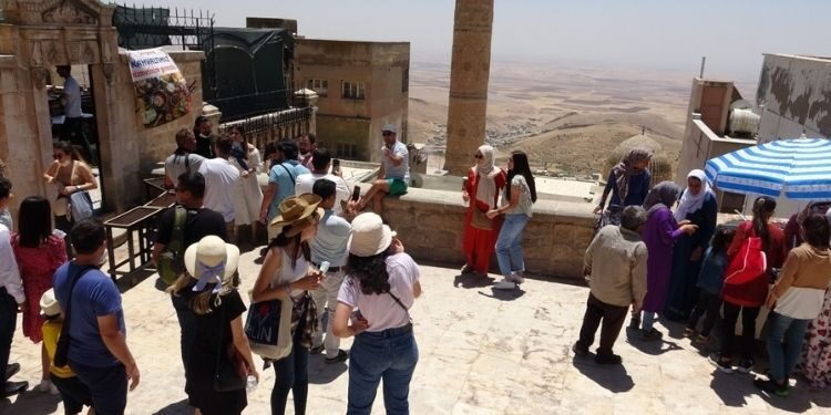 Şaka gibi: Rus turistler Madrid yerine Mardin’e gönderildi…