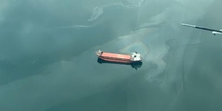 Körfezi kirleten gemiye 4 milyon 176 bin lira ceza!