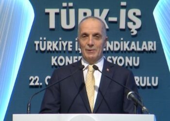 Türk-İş beklenen asgari ücret açıklaması geldi!
