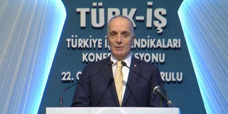Türk-İş beklenen asgari ücret açıklaması geldi!