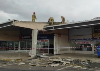 Lodos Harem Otogarı’nın çatısını uçurdu