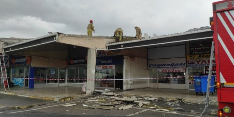 Lodos Harem Otogarı’nın çatısını uçurdu