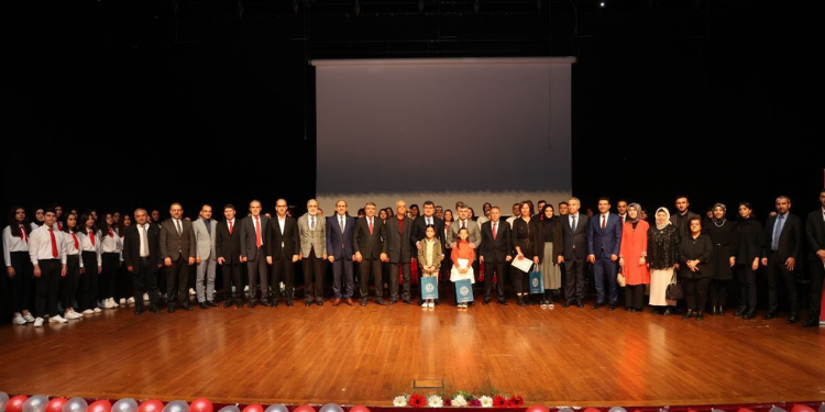 Sultanbeyli’de Öğretmenler Günü Coşkuyla Kutlandı