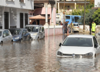 Mersin’de sağanak ve dolu zor anlar yaşattı!