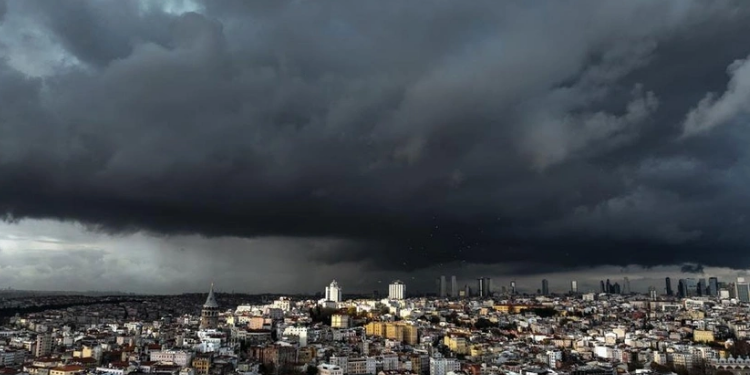 İstanbul’da kara bulutlar görüntülendi