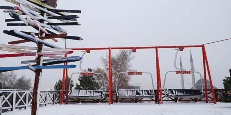 Erciyes Dağı beyaz örtü kuşandı