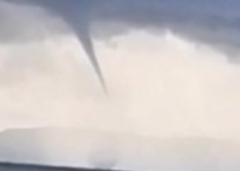 Denizde çıkan hortum tedirgin etti!