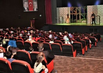 Sultanbeyli’de Çocuklar Dört Kafadarlar Müzikali’nde Buluştu