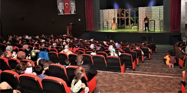 Sultanbeyli’de Çocuklar Dört Kafadarlar Müzikali’nde Buluştu