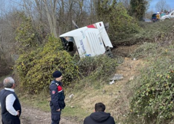 Yolcu otobüsü devrildi: 40 yaralı!