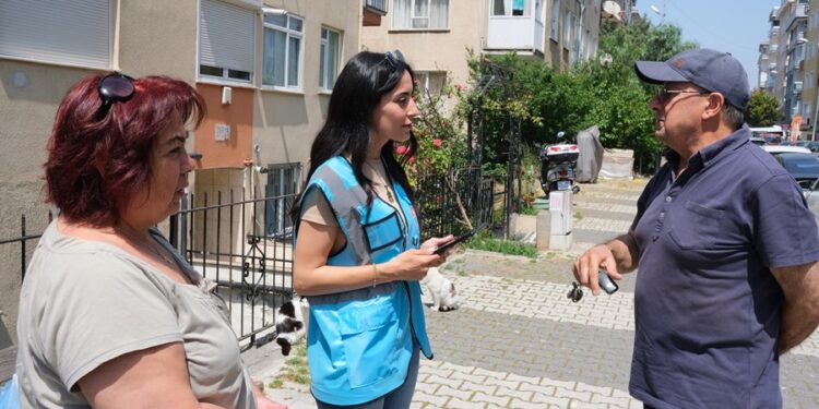 Maltepe’de ekipler kapı kapı dolaşarak sorunları dinledi