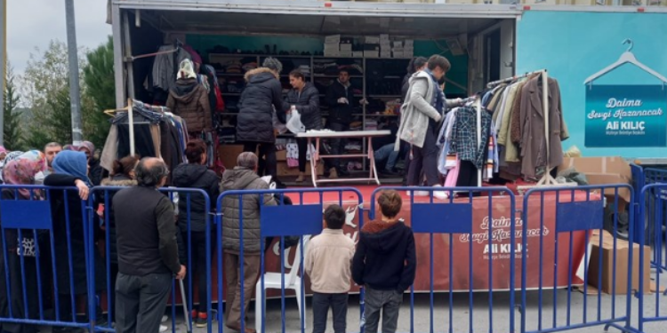 Maltepe’de ihtiyaç sahiplerine 5 bin giysi dağıtıldı