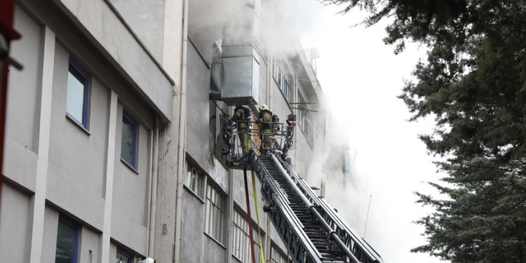 Ümraniye’de işyeri yangını