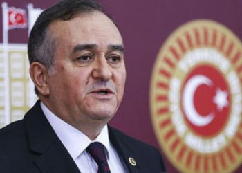 MHP’li Akçay: “Zincir marketler tamamen kapatılmalı!”