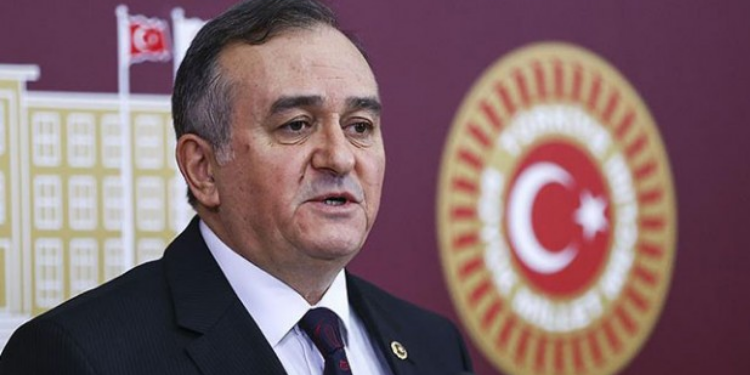 MHP’li Akçay: “Zincir marketler tamamen kapatılmalı!”