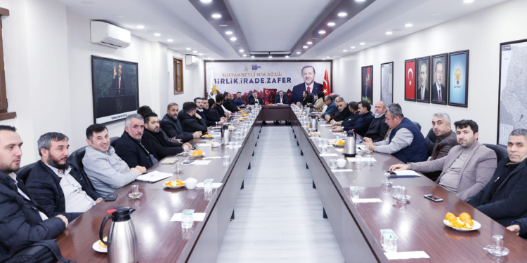 Ak Parti Sultanbeyli’de Mahalle Başkanları Buluştu