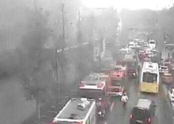 Çırağan Sarayı’nda yangın: Etraf dumanla kaplandı!