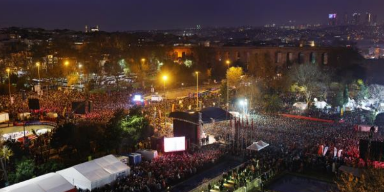 Saraçhane mitinginden kaç kişi vardı?