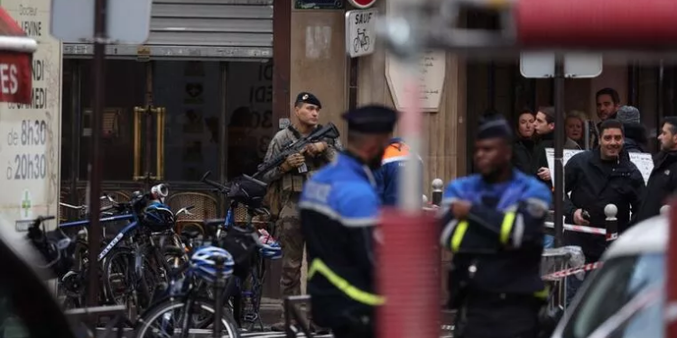 Paris sokakları karıştı!