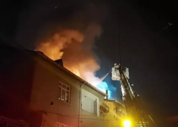 Sultanbeyli’de Yangın Paniği: Geceyi Alevler Aydınlattı!