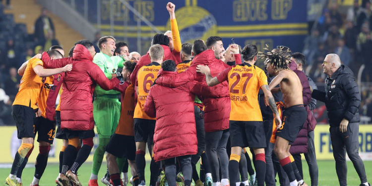 Dev derbinin galibi Sarı-Kırmızılı kulüp oldu