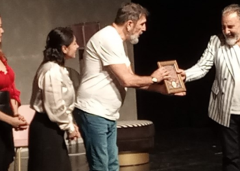 Cem Özer, ‘Çılgın Zamanlar’ ile Maltepe’de sahne aldı