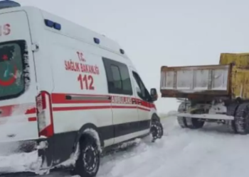 Mersin’de ambulans ve 7 araç yolda mahsur kaldı!
