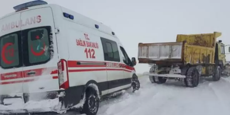 Mersin’de ambulans ve 7 araç yolda mahsur kaldı!