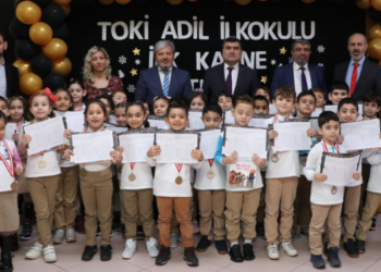 Okullar karne heyecanıyla doldu taştı!