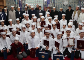 Sultanbeyli’de Genç Hafızlar İcazetlerini Aldı